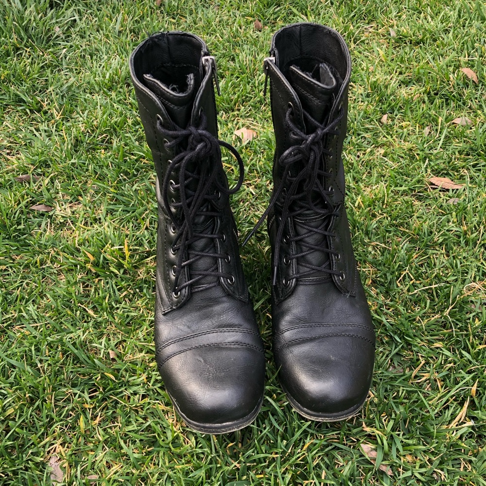 (Madden Girl) lace up Combat / Military Boots